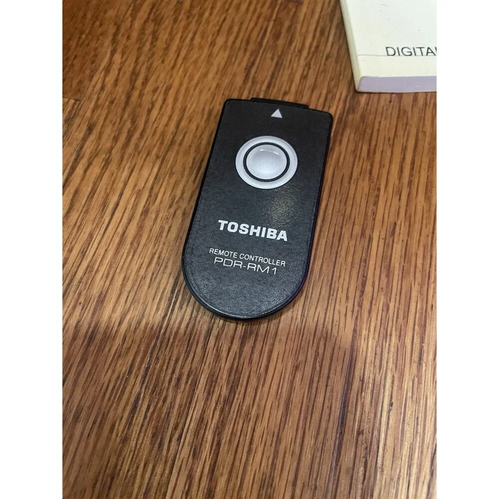 Toshiba PDR-3300 3.2MP Digital Camera 2.8x Zoom Tested Remote Bundle